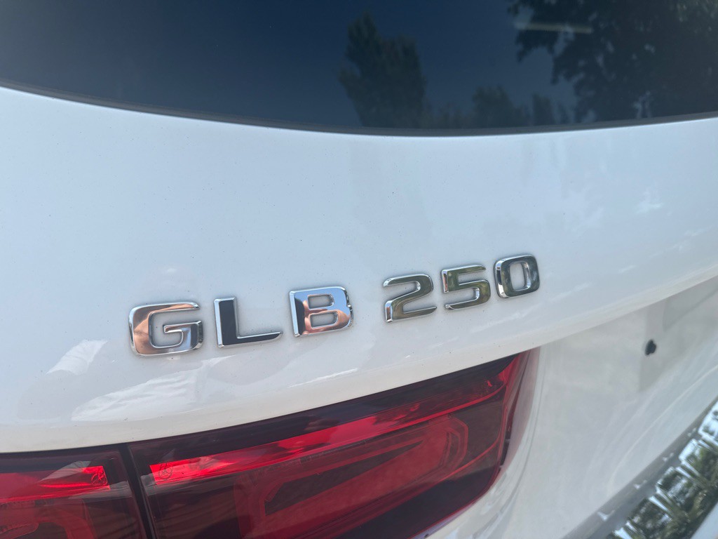 2021 Mercedes-Benz GLB Image 24