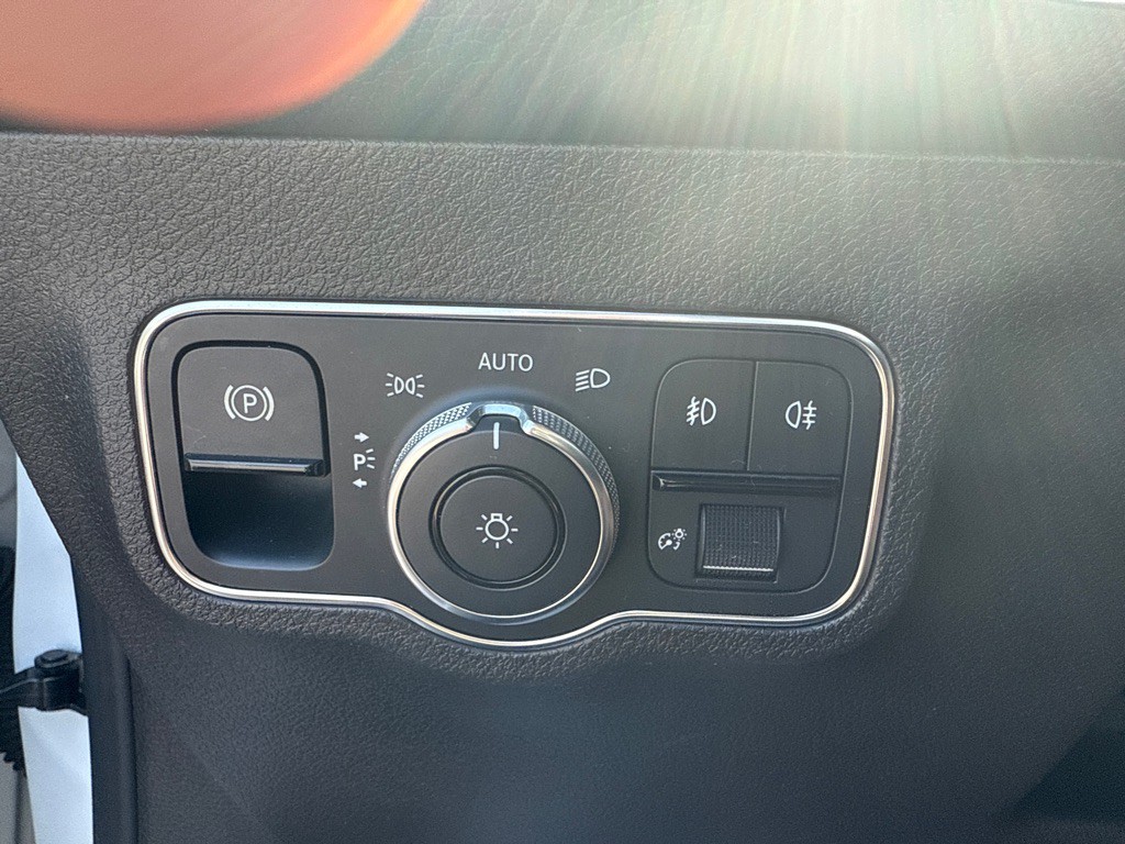 2021 Mercedes-Benz GLB Image 26
