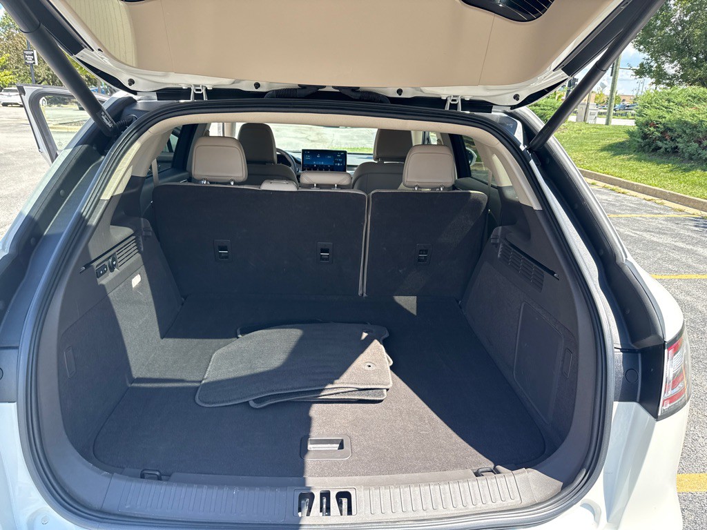 2022 Lincoln Nautilus Image 11