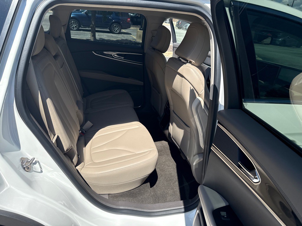 2022 Lincoln Nautilus Image 13