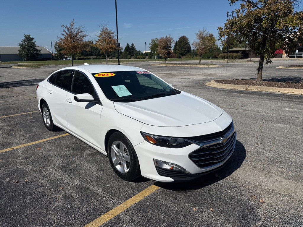 2023 Chevrolet Malibu Image 2