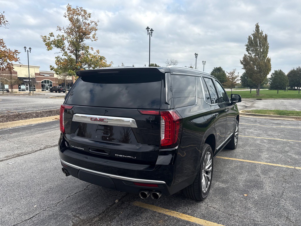 2021 GMC Yukon Image 3