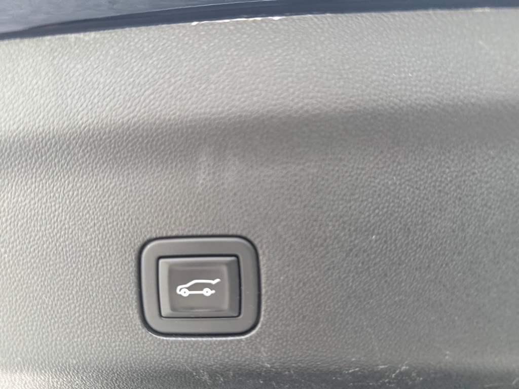 2021 GMC Yukon Image 16