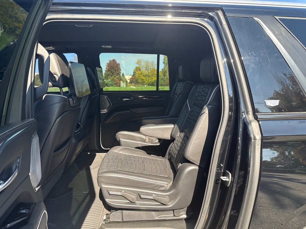 2022 Cadillac Escalade Image 10
