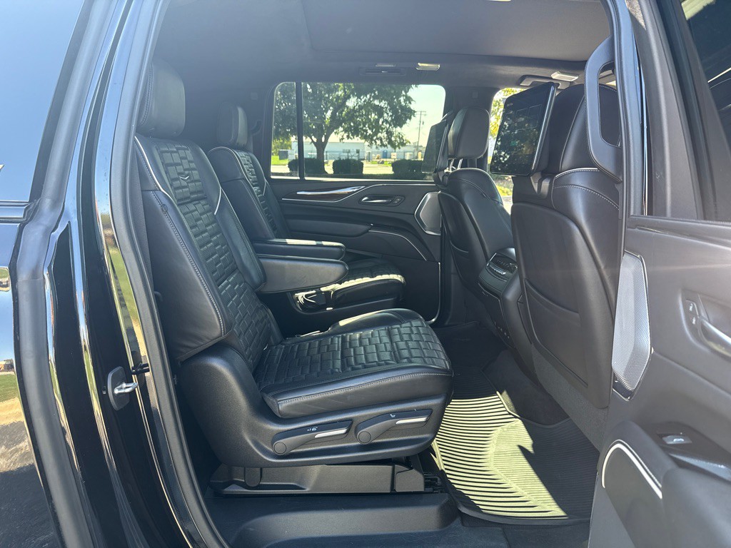 2022 Cadillac Escalade Image 16