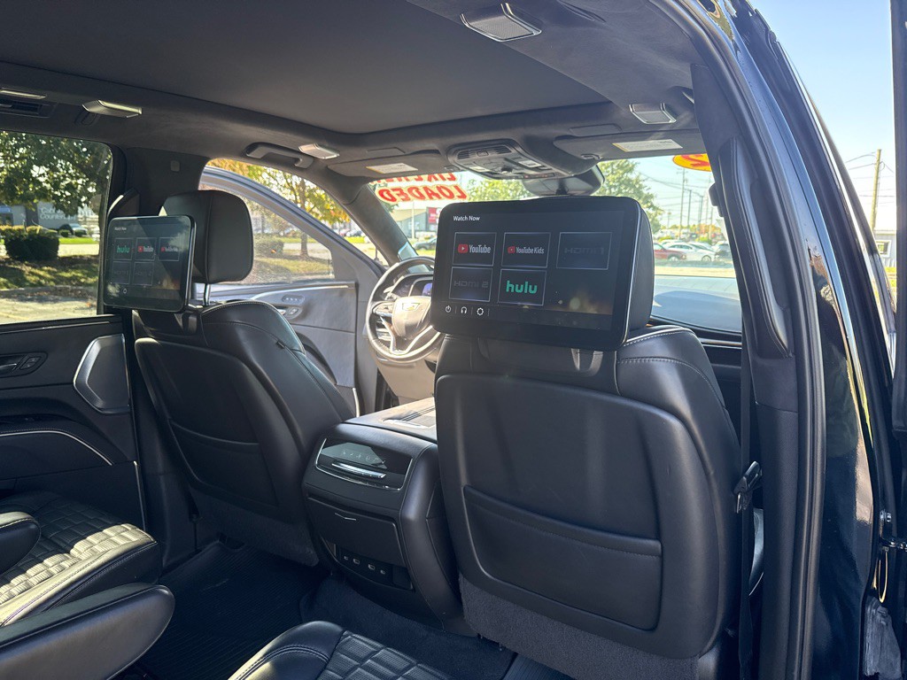 2022 Cadillac Escalade Image 17