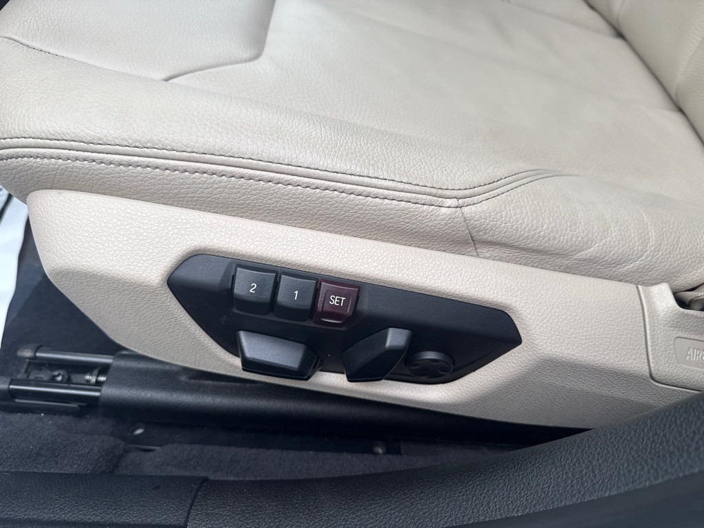 2015 BMW 3 Series Image 7