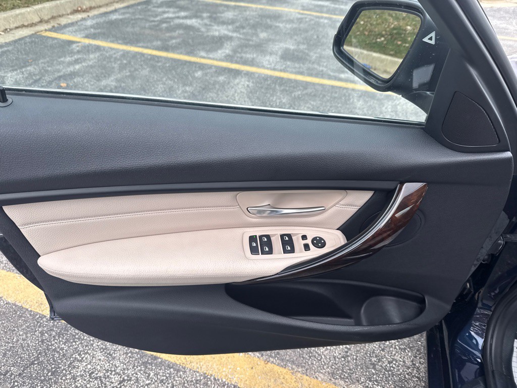 2015 BMW 3 Series Image 8