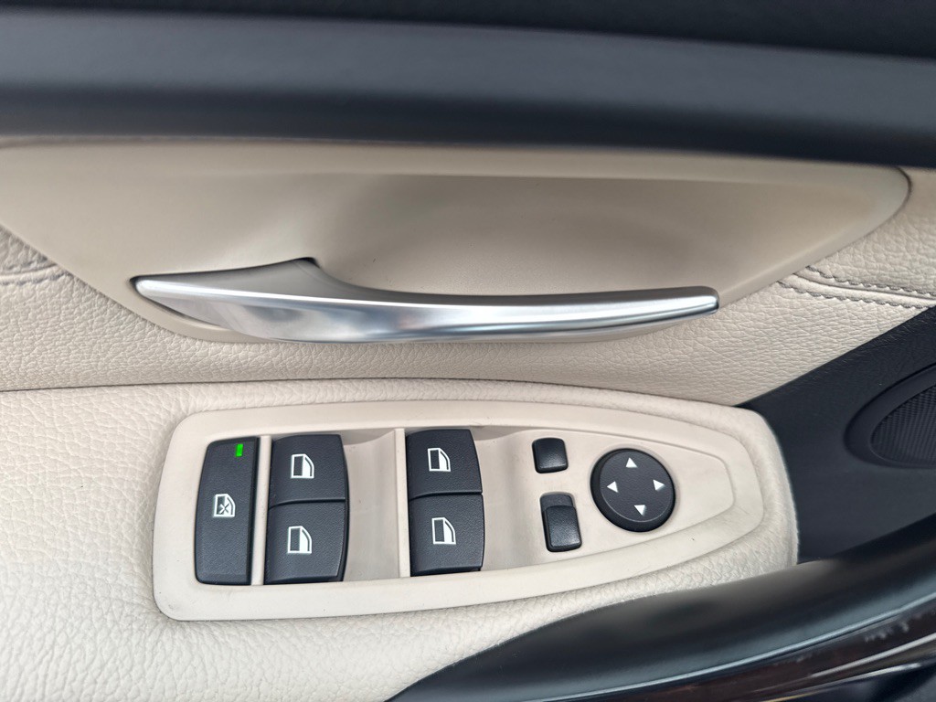 2015 BMW 3 Series Image 9