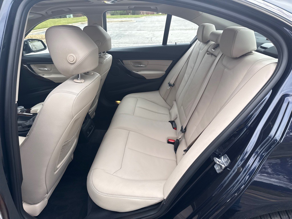 2015 BMW 3 Series Image 10