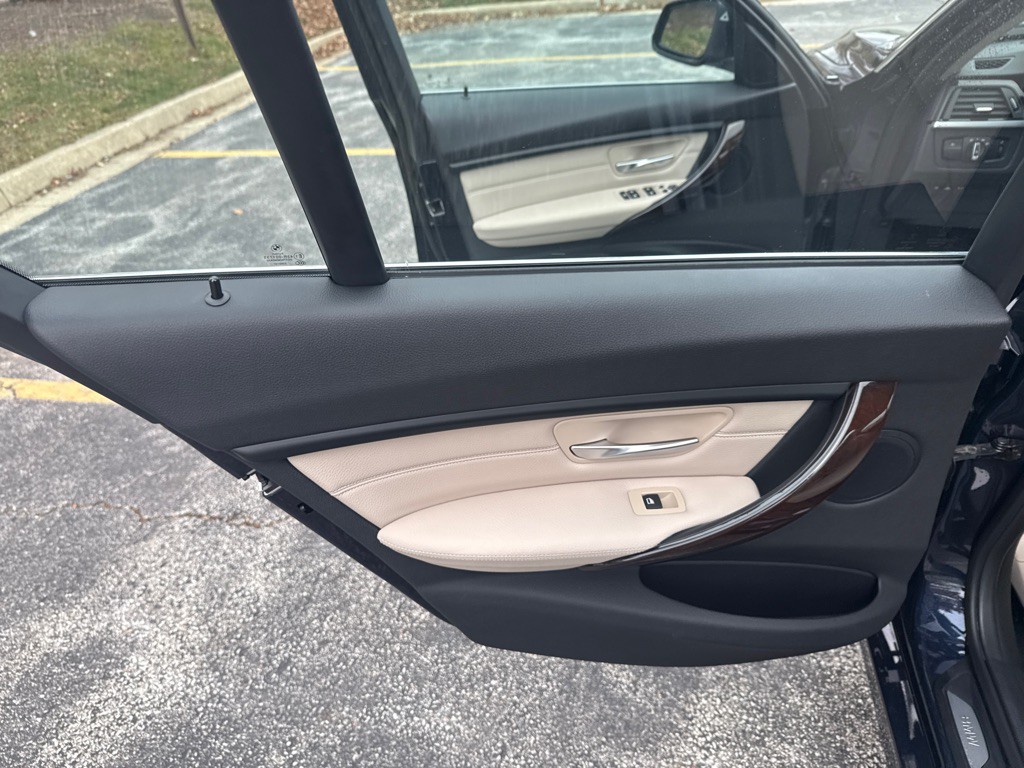 2015 BMW 3 Series Image 11