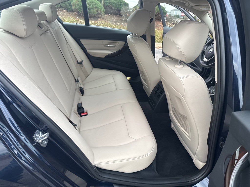 2015 BMW 3 Series Image 13