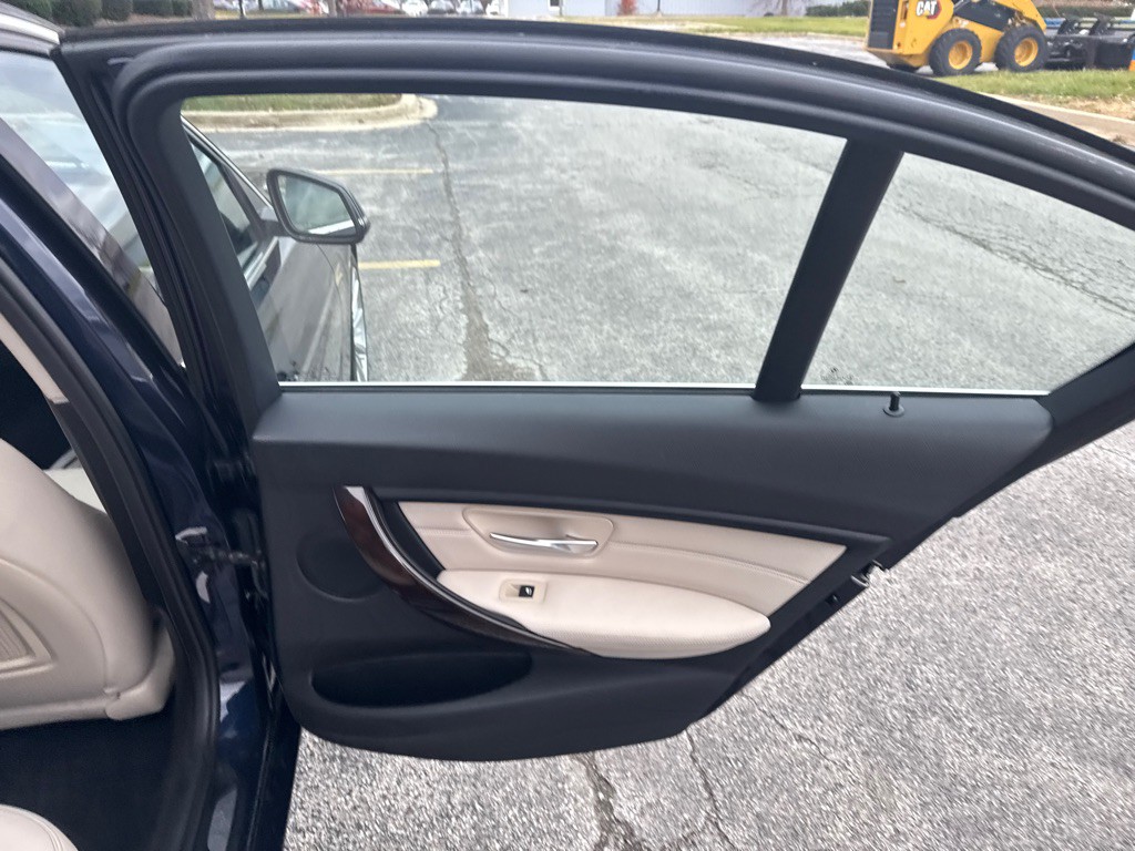 2015 BMW 3 Series Image 14