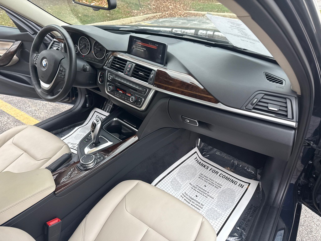 2015 BMW 3 Series Image 16