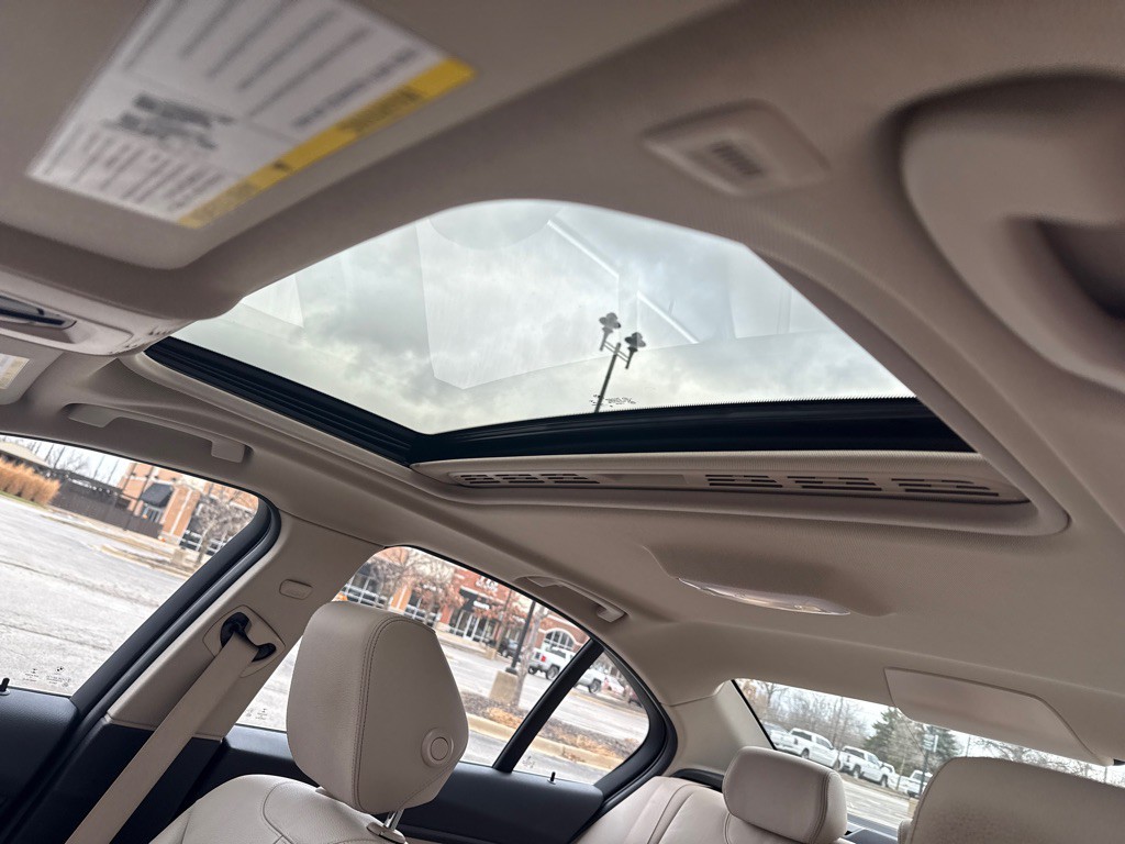 2015 BMW 3 Series Image 18