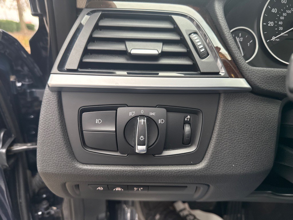 2015 BMW 3 Series Image 26