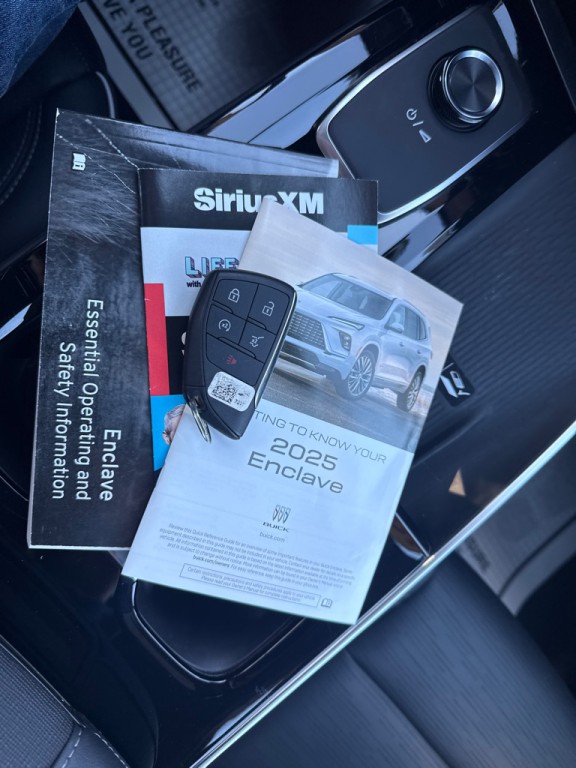 2025 Buick Enclave Image 38