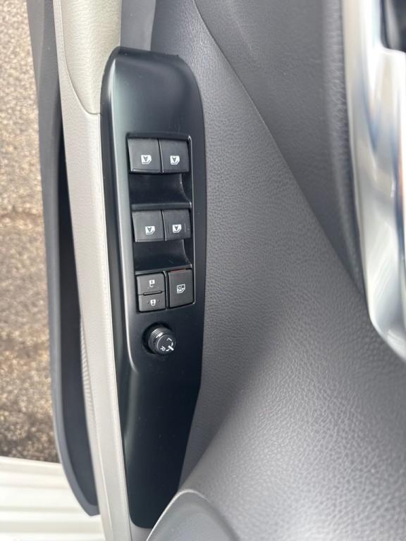 2020 Toyota Camry Image 8