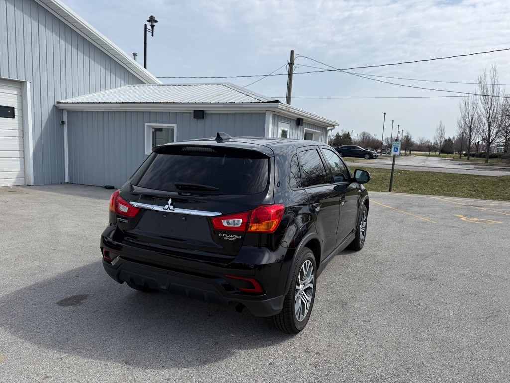 2018 Mitsubishi Outlander Image 3