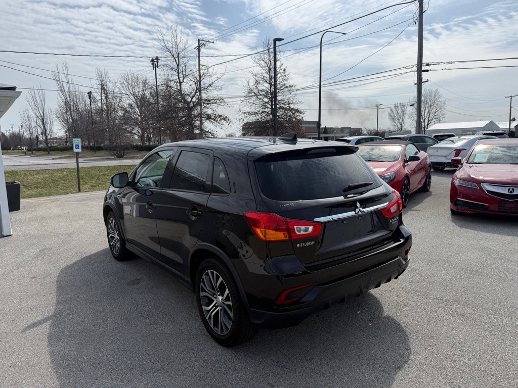 2018 Mitsubishi Outlander Image 4