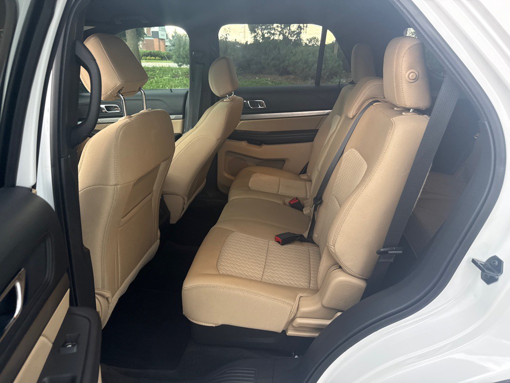 2017 Ford Explorer Image 8