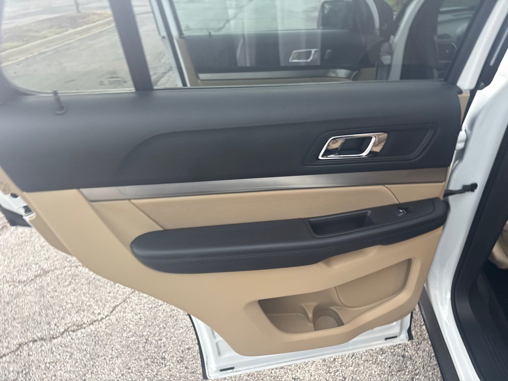 2017 Ford Explorer Image 9