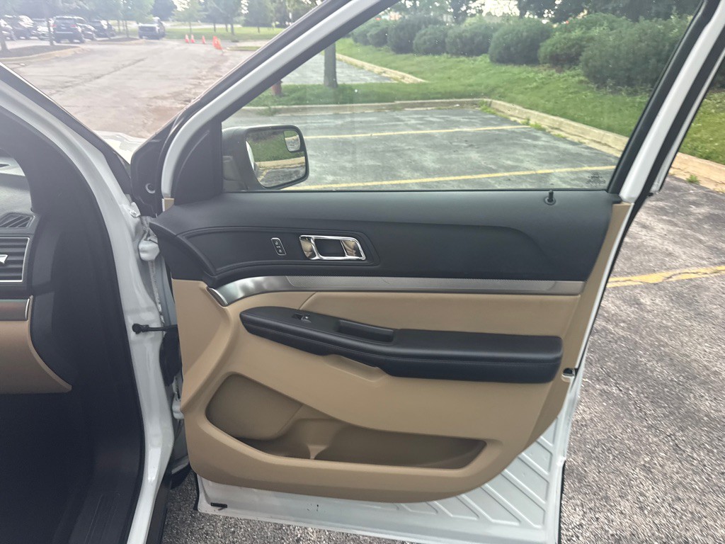 2017 Ford Explorer Image 16