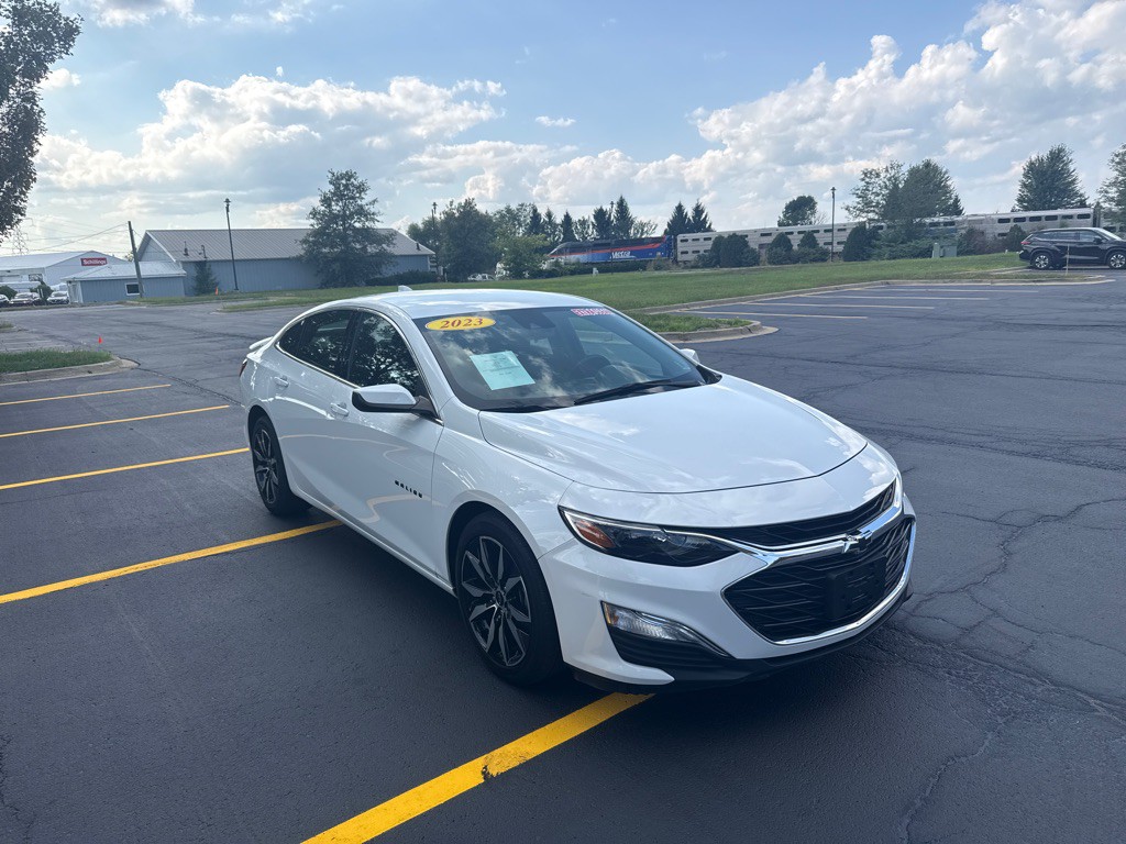 2023 Chevrolet Malibu Image 2