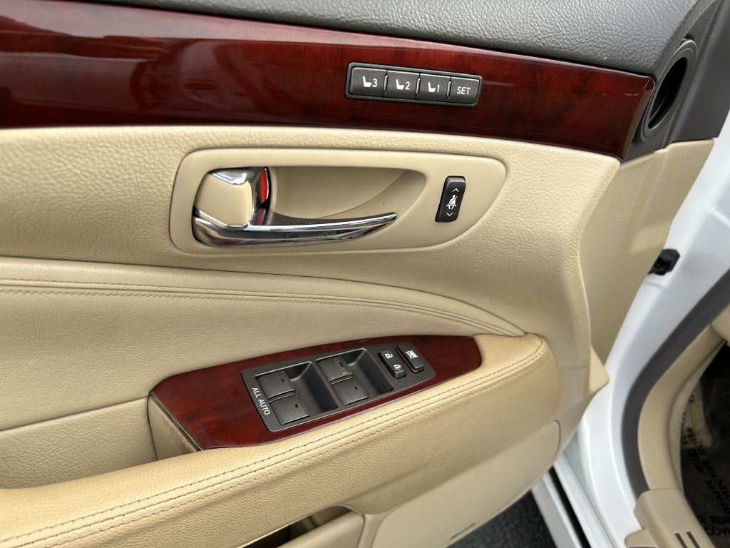 2009 Lexus LS 460 Image 11