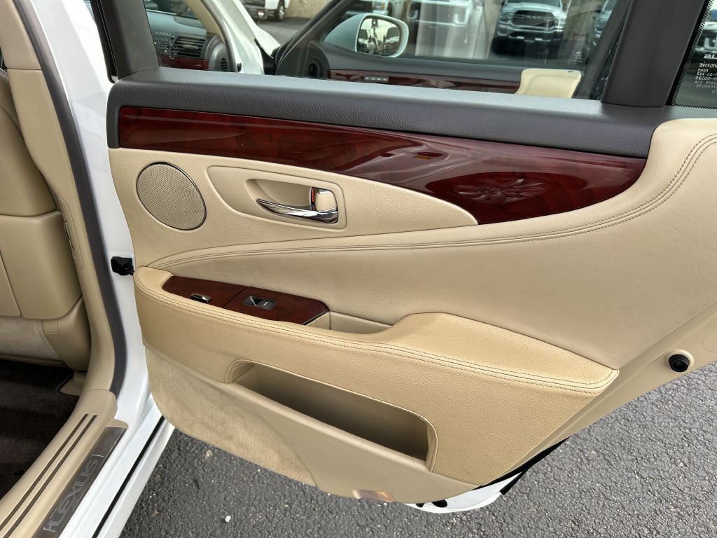 2009 Lexus LS 460 Image 24