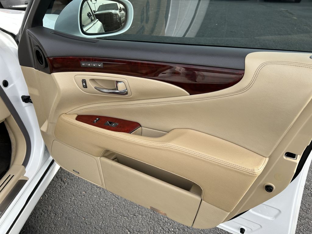 2009 Lexus LS 460 Image 25