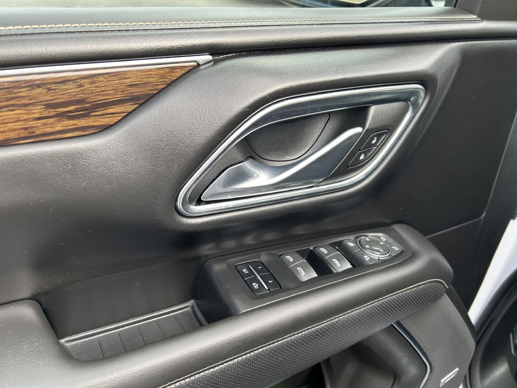 2023 Chevrolet Suburban Image 3