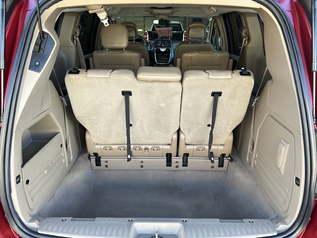 2014 Chrysler Town & Country Image 11