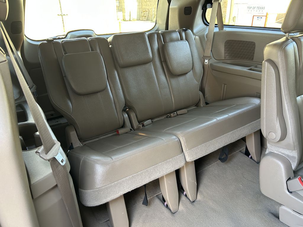 2014 Chrysler Town & Country Image 15