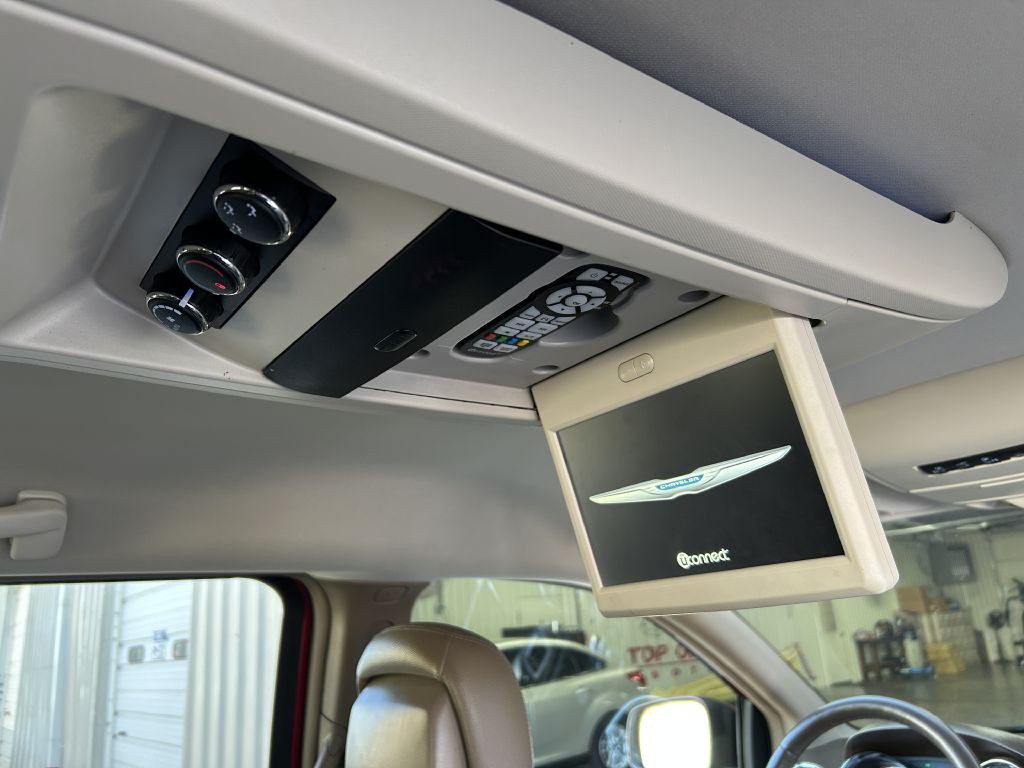 2014 Chrysler Town & Country Image 17