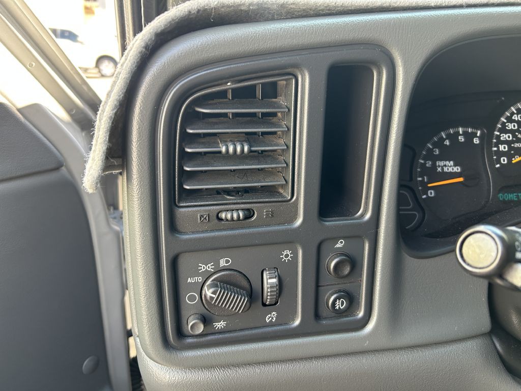 2006 GMC Sierra Image 3