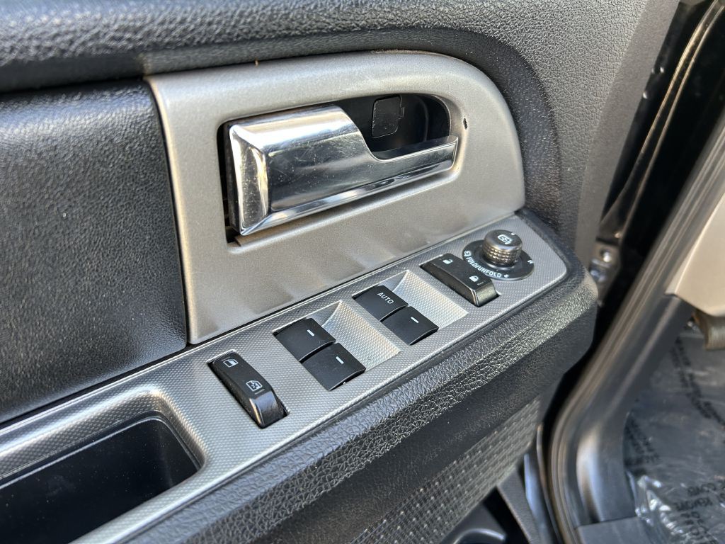 2017 Ford Expedition Image 2