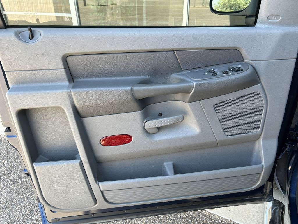 2006 Dodge Ram 1500 Image 2