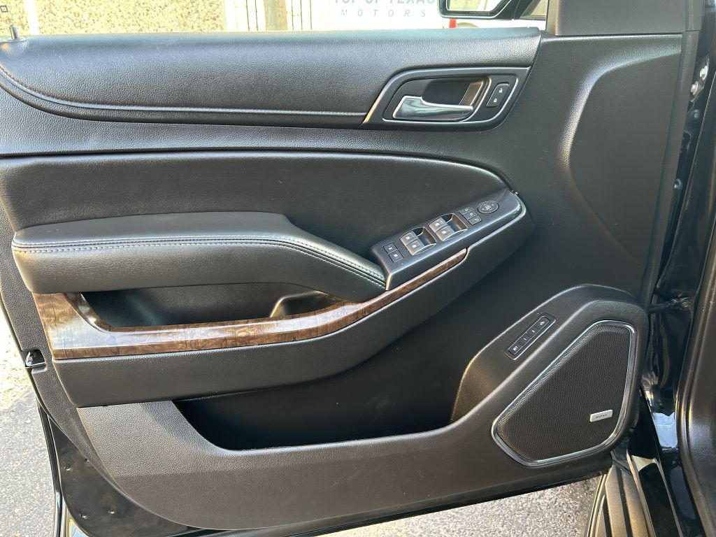 2018 Chevrolet Suburban Image 2