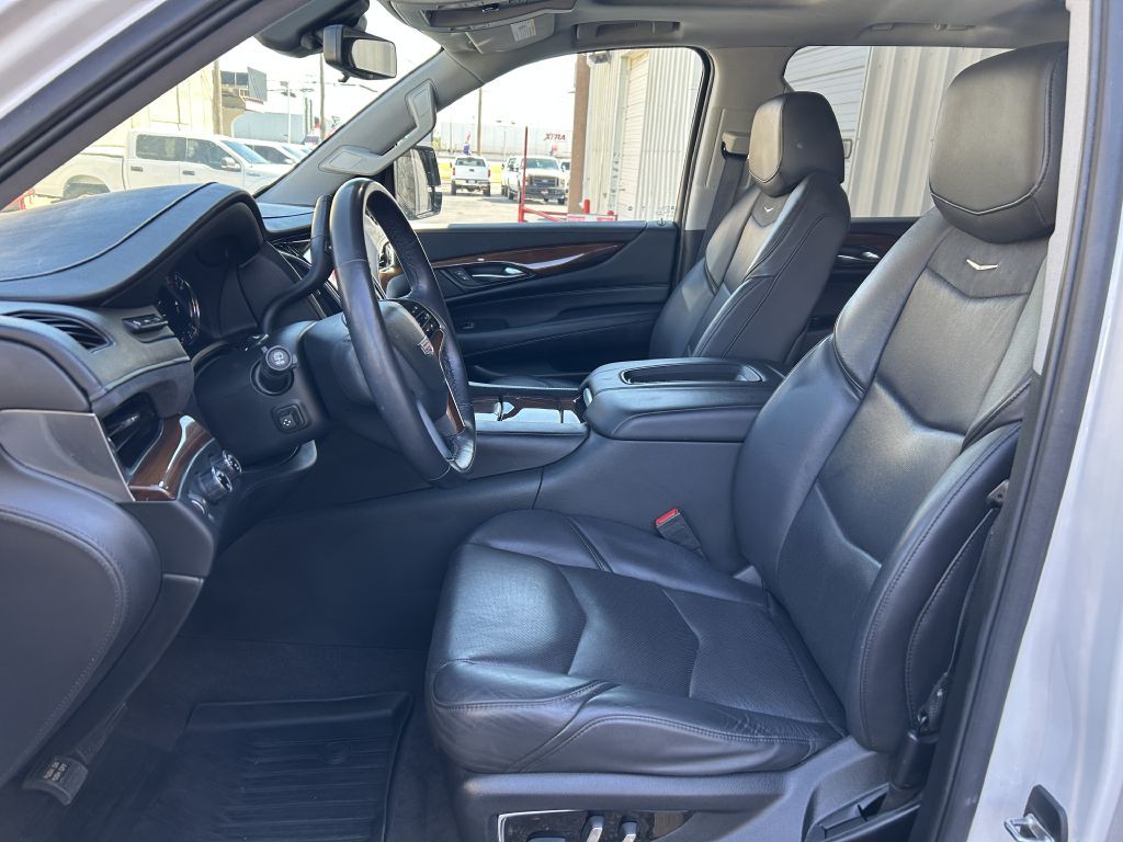 2020 Cadillac Escalade Image 2