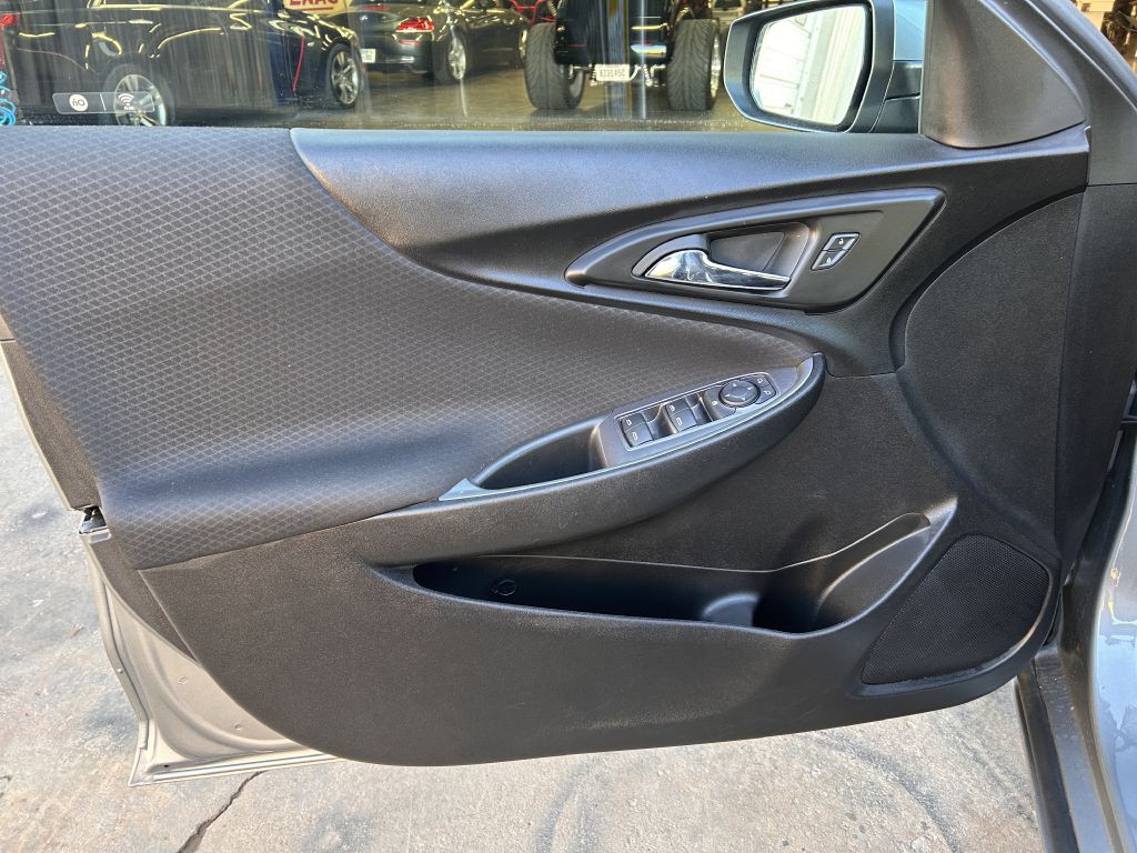 2023 Chevrolet Malibu Image 2