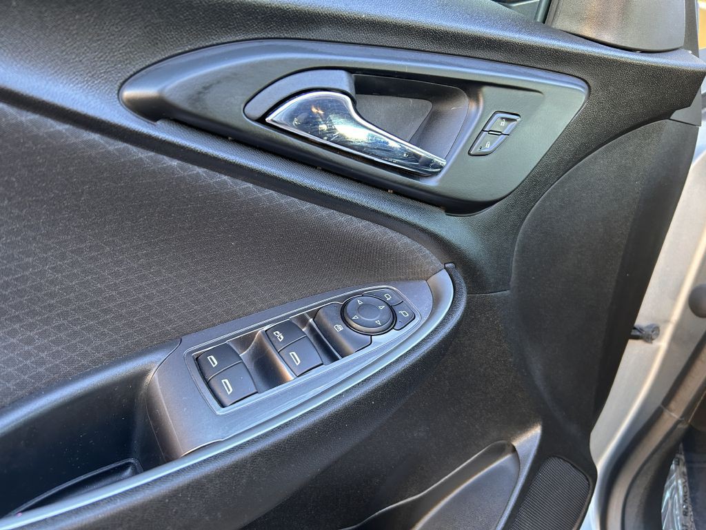 2023 Chevrolet Malibu Image 3