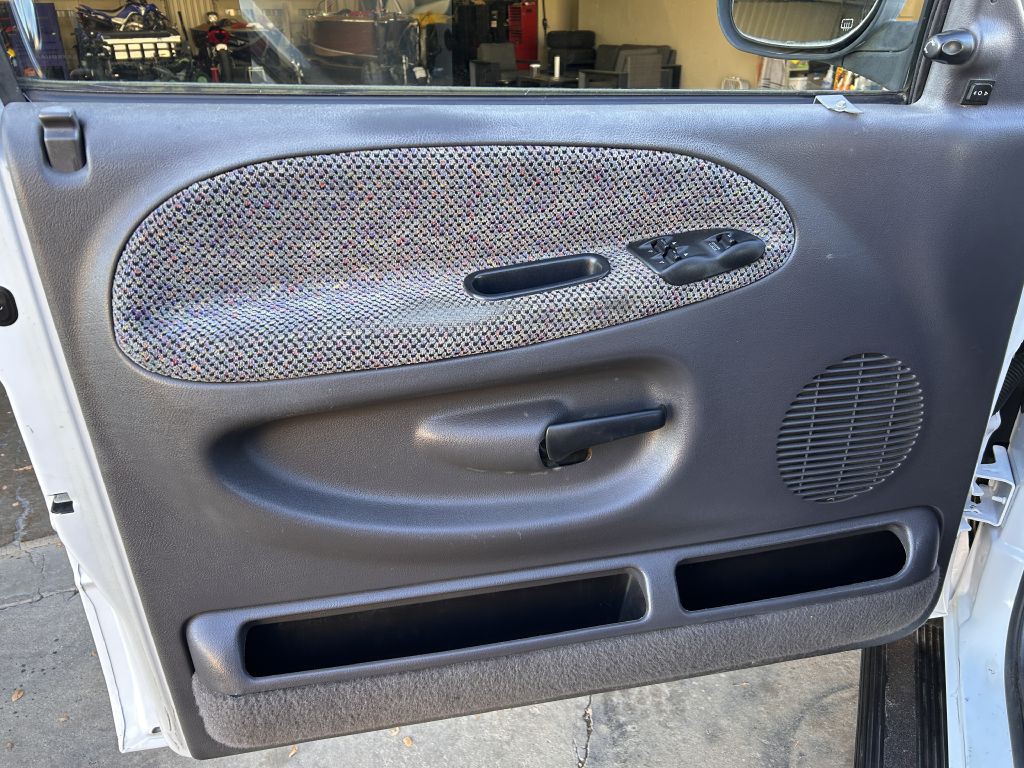 1999 Dodge Ram 2500 Image 2