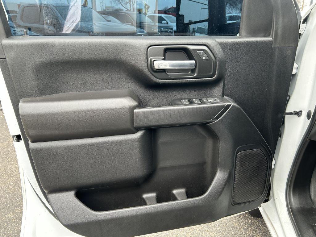 2023 Chevrolet Silverado 1500 Image 3
