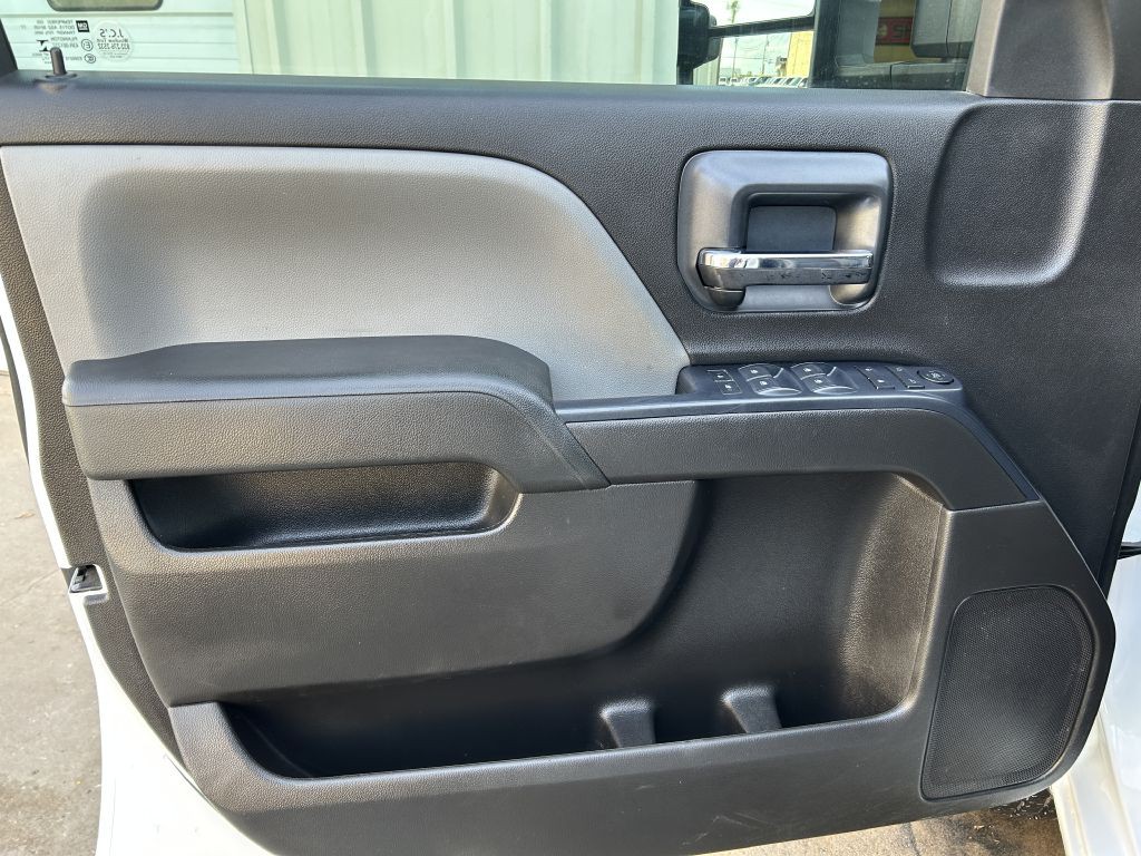 2018 Chevrolet Silverado 1500 Image 2