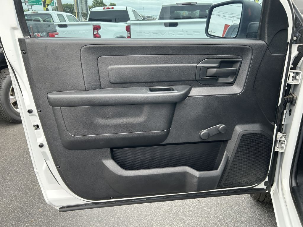 2016 RAM 1500 Image 3