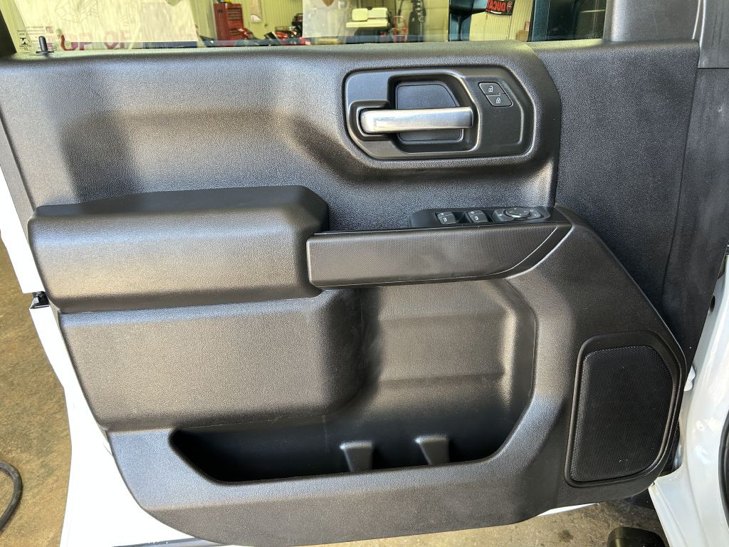 2023 Chevrolet Silverado 1500 Image 3