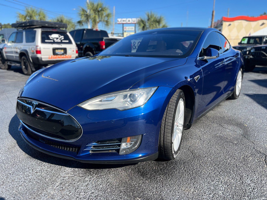 2015 Tesla Model S Image 1