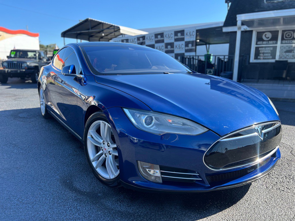 2015 Tesla Model S Image 2
