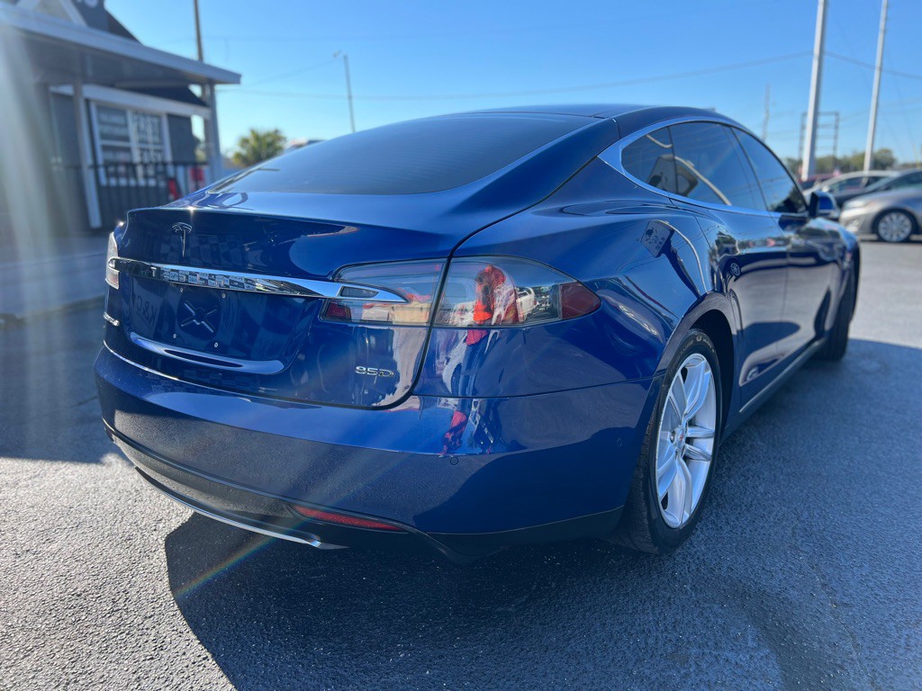 2015 Tesla Model S Image 3